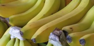 This is why you should start every day with a glass of warm water and a banana