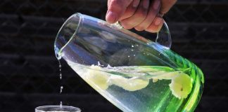 この方法を使えば水分過剰状態なのかを見分ける事ができます