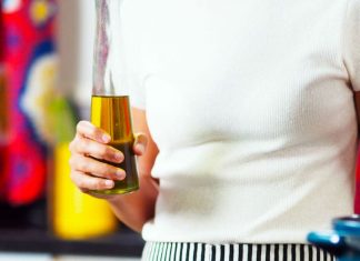 10 κόλπα για το ελαιόλαδο που δεν έχουν να κάνουν με το μαγείρεμα