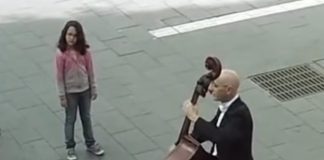 This street musician was ignored by everybody, but then a little girl changed everything
