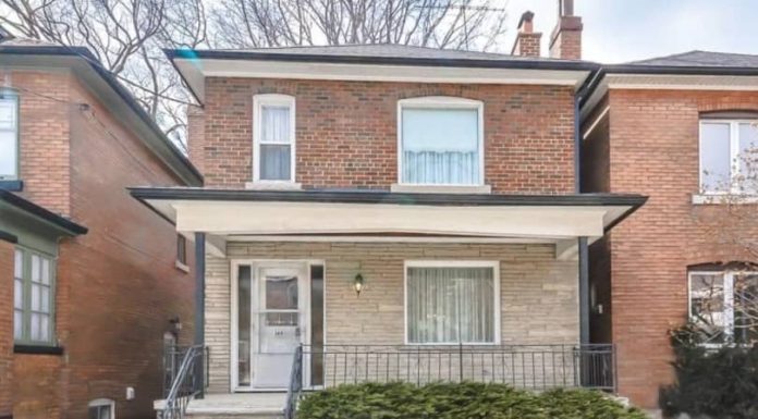 이 96세 여성 분의 집은 밖에서 보기에는 일반적인 모습을 하고 있지만, 안을 보게 된다면 정말 놀랄 것입니다