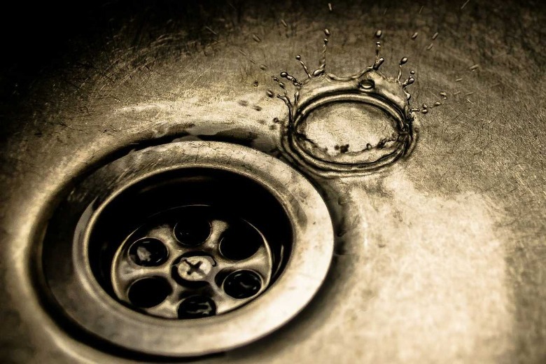 With this trick you can remove that unpleasant odor from drains and