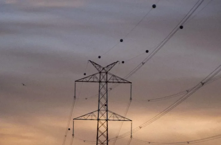 Oh, deci asta înseamnă bilele alea de pe cablurile de înaltă tensiune.