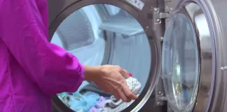 Lifehack: pune o bilă de folie de aluminiu în uscător, iar rezultatele sunt fantastice